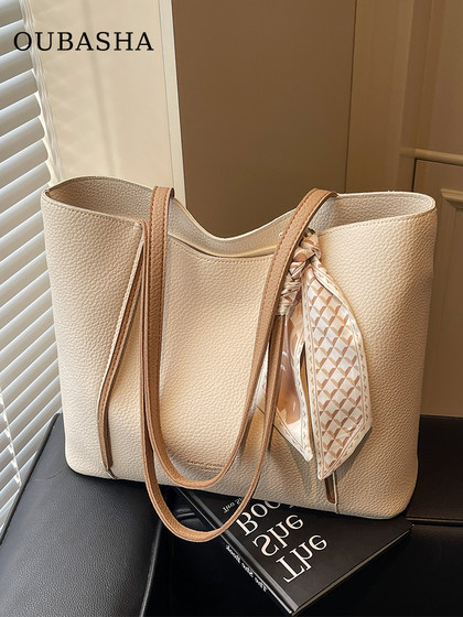 Light Luxury Niche Large-Capacity Bag for Women 2026 New High-End Fashion Shoulder Bag Super Popular Commuter Tote Bag