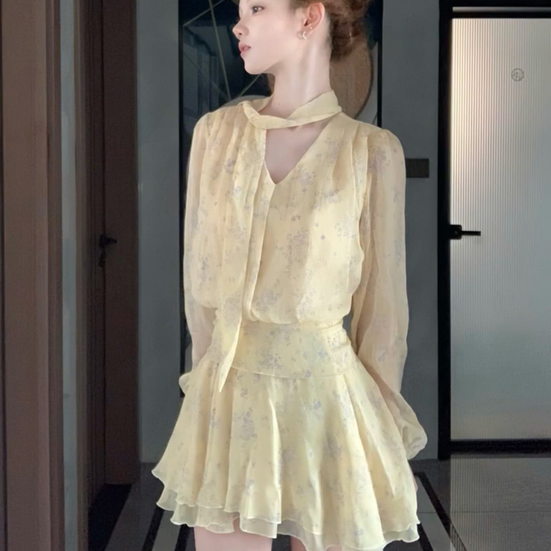 Tea Break Vacation Gentle Style Floral V-Neck Long-Sleeved Dress for Women Spring and Summer Light Yellow Ribbon Waist-Cinching Short Skirt