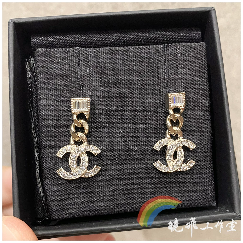 [Spot] Подлинные серьги Chanel 22b новая лёгкая золотая цепочка кубический диаметр две C серьги