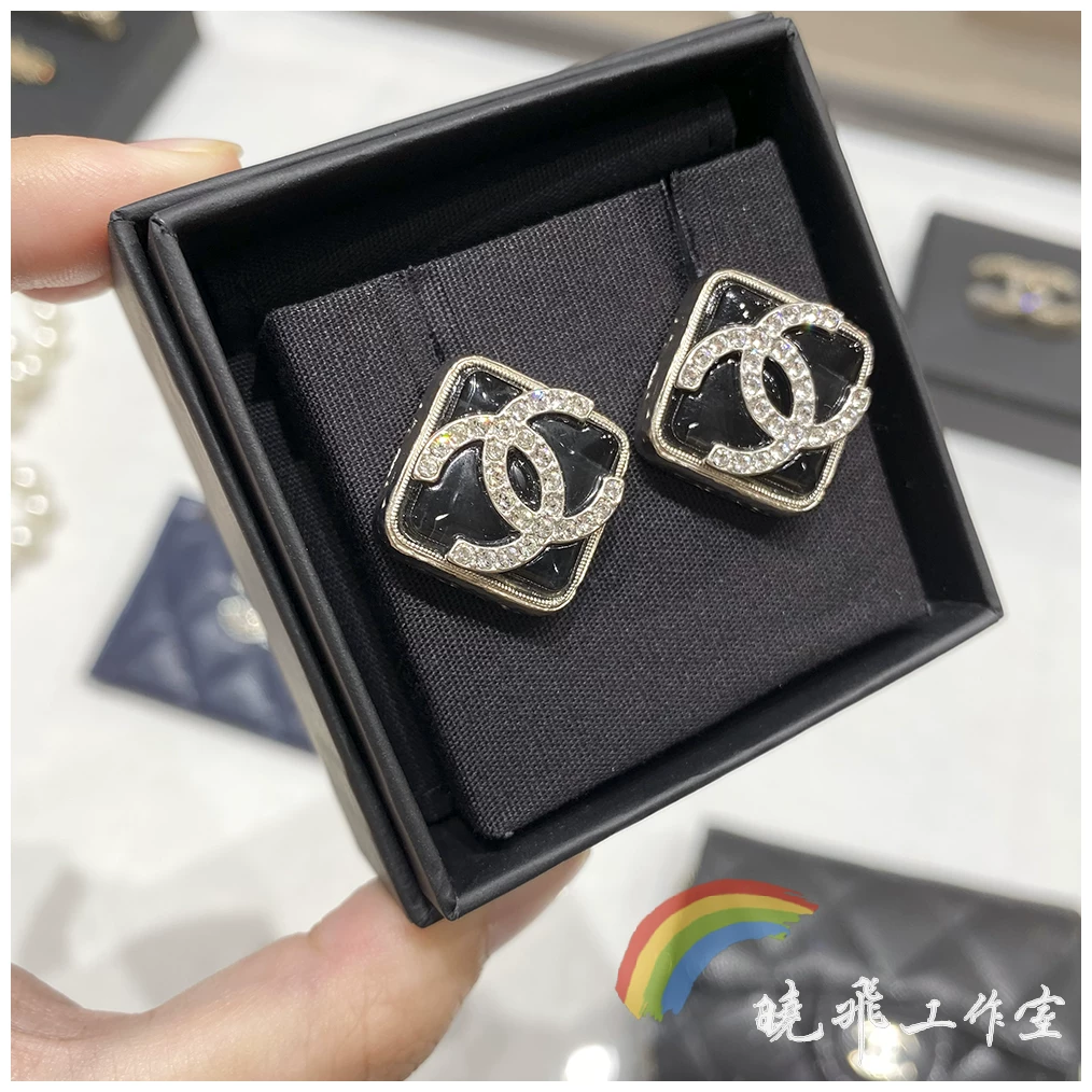 Подлинные серьги Chanel 22S новые черные бриллиантовые каменные серьги с двойной буквой C
