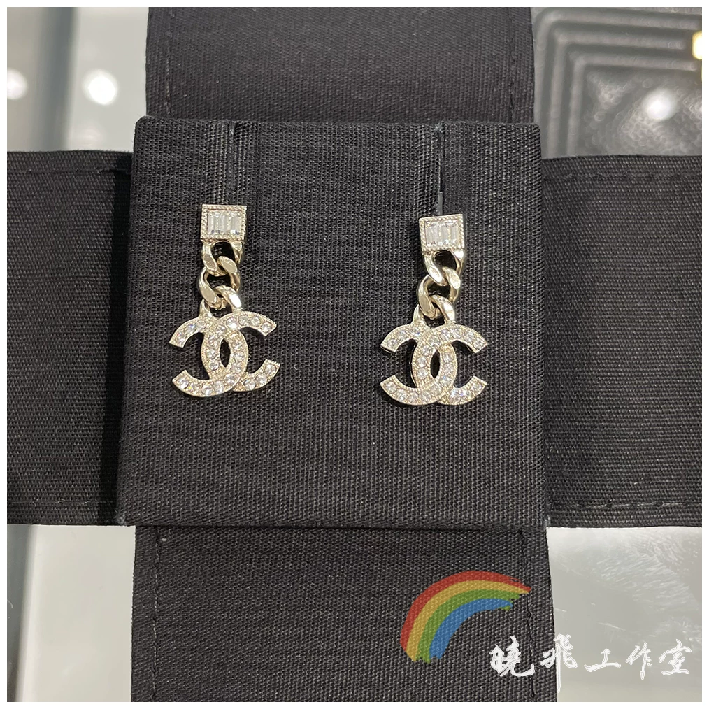 [Spot] Подлинные серьги Chanel 22b новая лёгкая золотая цепочка кубический диаметр две C серьги