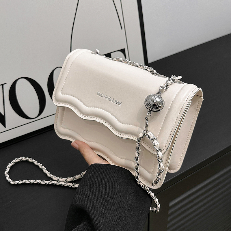Women's Bag 2022 New Style Solid Color Simple Fashion Versatile Exquisite Chain Shoulder Crossbody Small Square Bag 2023 Spring Women's Bag 2022 New Style Solid Color Simple Fashion Versatile Exquisite Chain Shoulder Crossbody Small Square Bag 2023 Spring