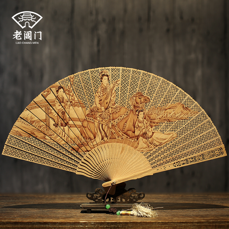 Old Changmen crafts Suzhou fan Classical hollow Chinese wind sandalwood folding fan Wen play sandalwood fan gift fan vintage