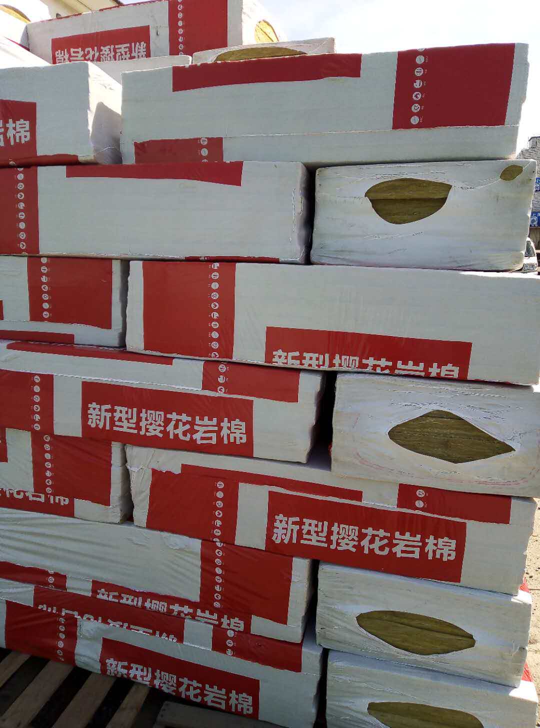 The insulation of the inner wall of the insulation wall of the inner wall of the rock - wool plate sound insulation plate