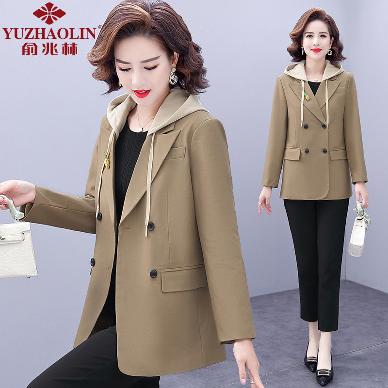 Middle aged mother Spring fitting short version of wind clothes jacket with hood 2022 new middle aged woman in spring and autumn small suit blouse