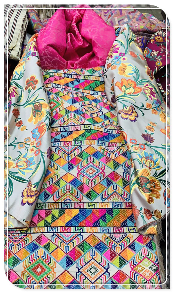 Bhutan imports fine hand dress with flag-ra Kusuthara (Bhutan Children's Shop)B