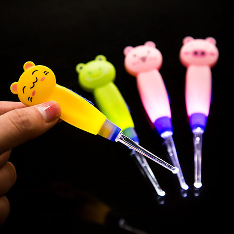 Luminous ear spoons ear spoons earpick with lamp adult children buckle ear spoons ear spoons ear spoons ear spoons