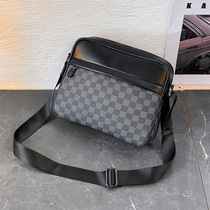 Hong Kong Fashion Fashion Brand Men's Bag Leather Shoulder Bag Horizontal Plaid Small Bag Cross Bag Ride Backpack
