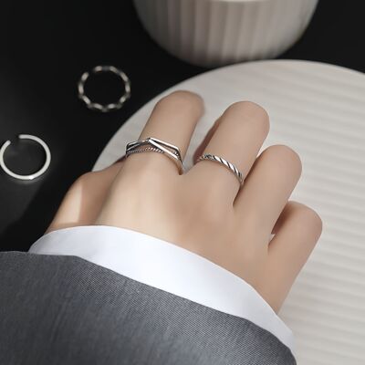 This retro multi-layer cross-twisted silver jewelry ring features a niche design for women, exuding a sense of light luxury and sophistication, and is versatile