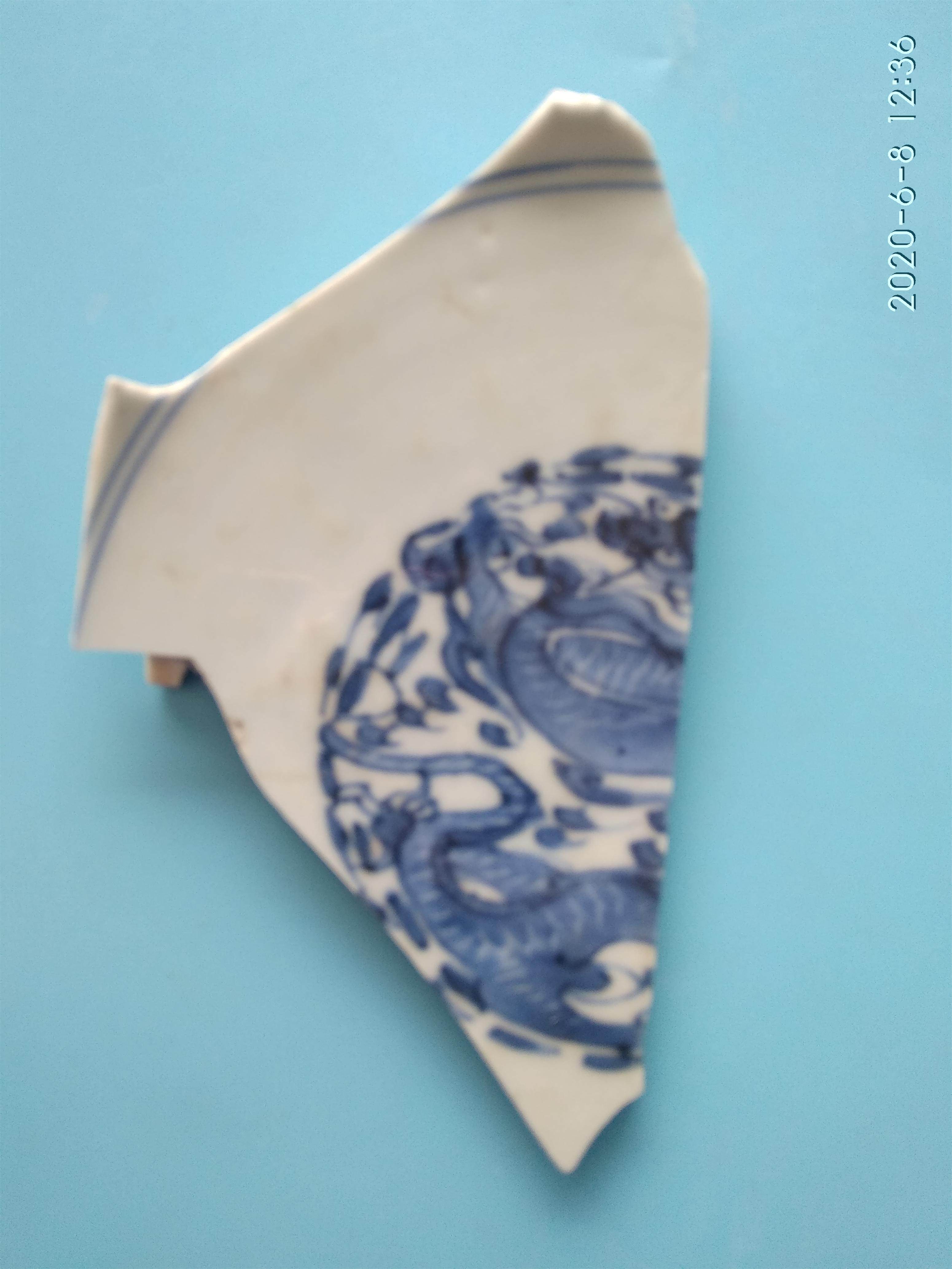 The Qing Dynasty Jingdezhen Qinghua Handmade Troupe Longgrain Decorative Incense Stove with ancient porcelain pieces