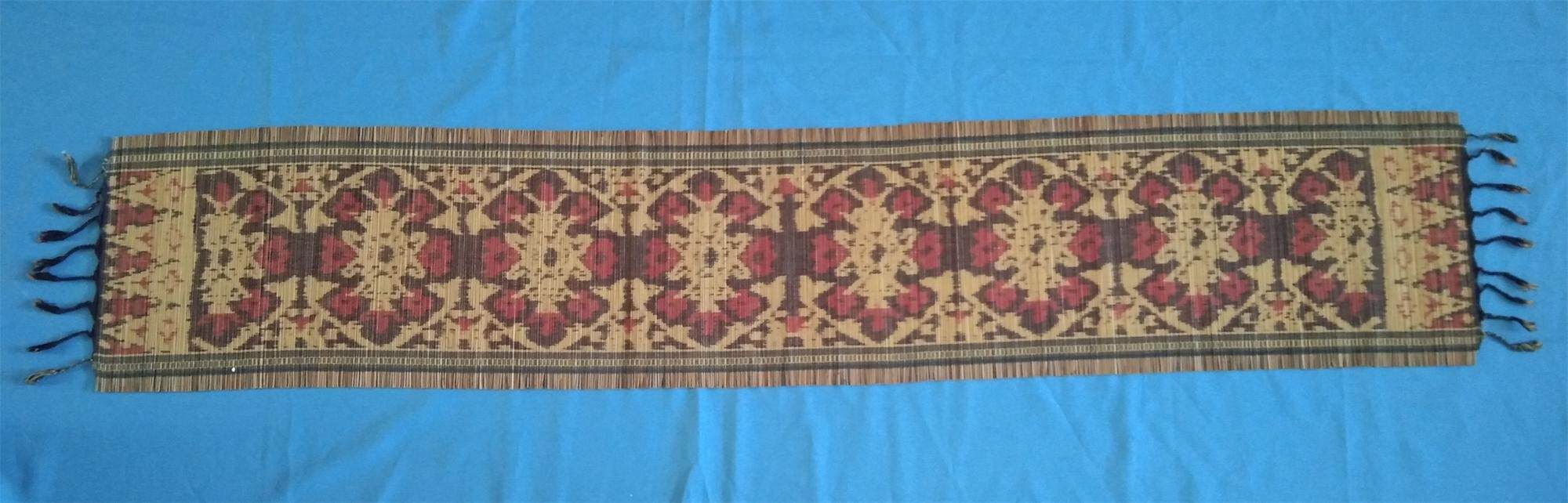 A cloth bamboo curtain for elegant objects such as teapot tea cups are placed in the tea house