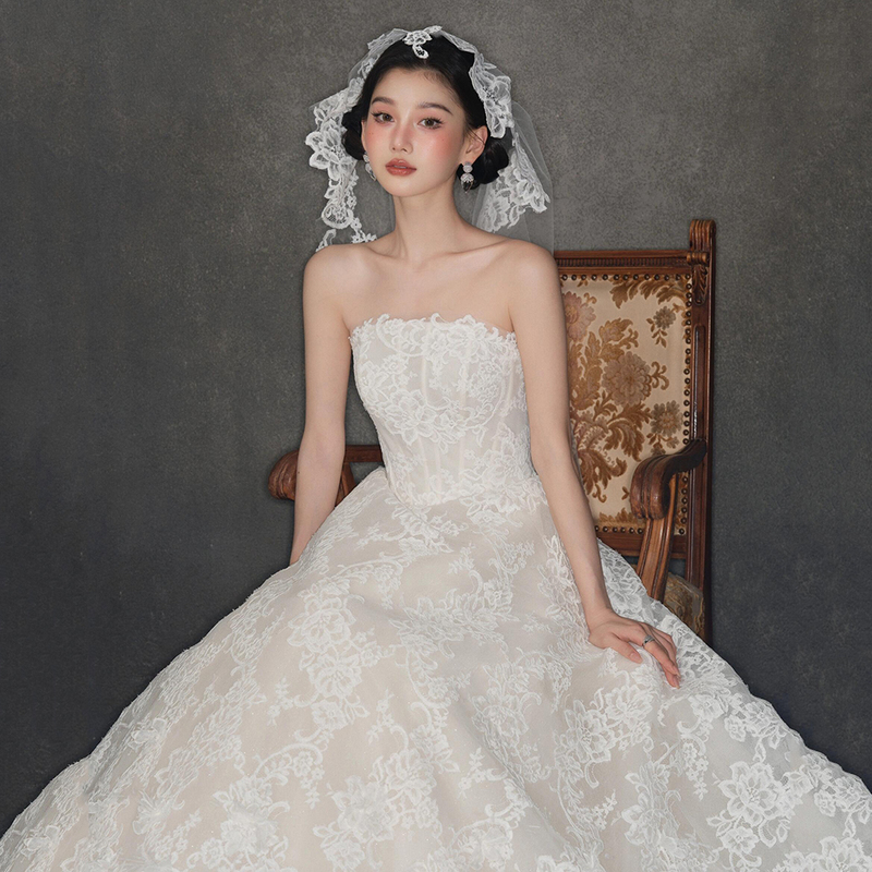 Strapless Wedding Dress for Bride 2026 New French Style Main Dress High-Quality Heavy Craftsmanship Vintage Lace Small Train Bridal Gown