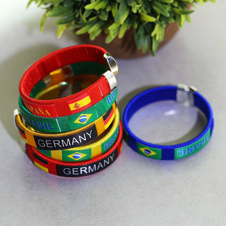 Hand-Made Gifts, Souvenirs, Bracelets, Football-Themed American World Cup Fan Merchandise