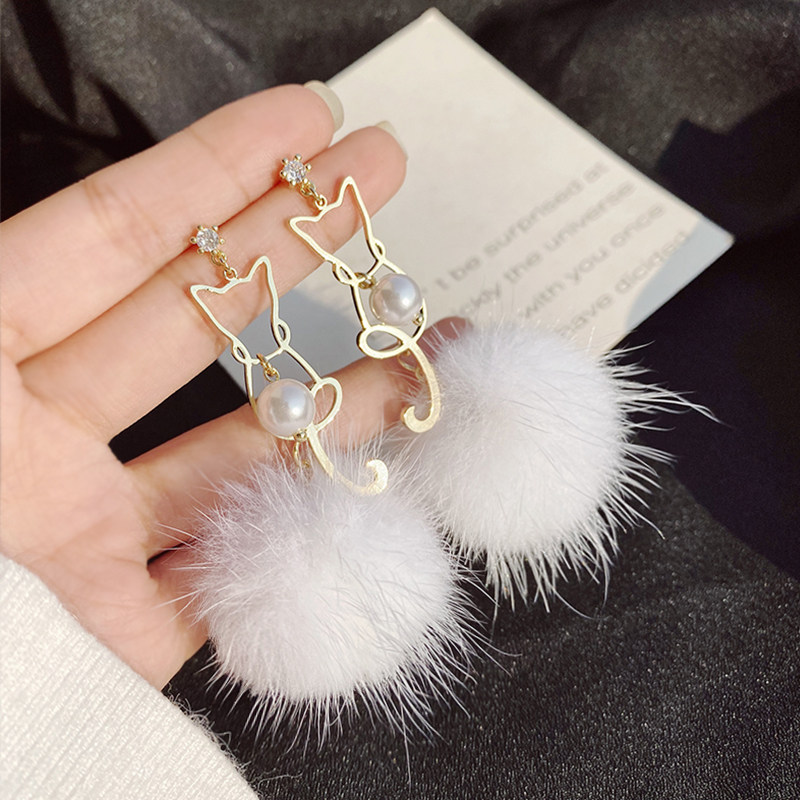 Cute kitty wool ball ear clip without earrings for women earrings 2022 new Korean temperament net red spring and summer ear decoration