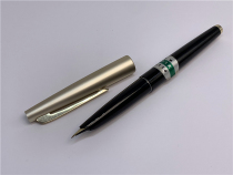 In the 1960s Japan PILOT Bale Old 14K gold tip pen F sharp shaft student pen
