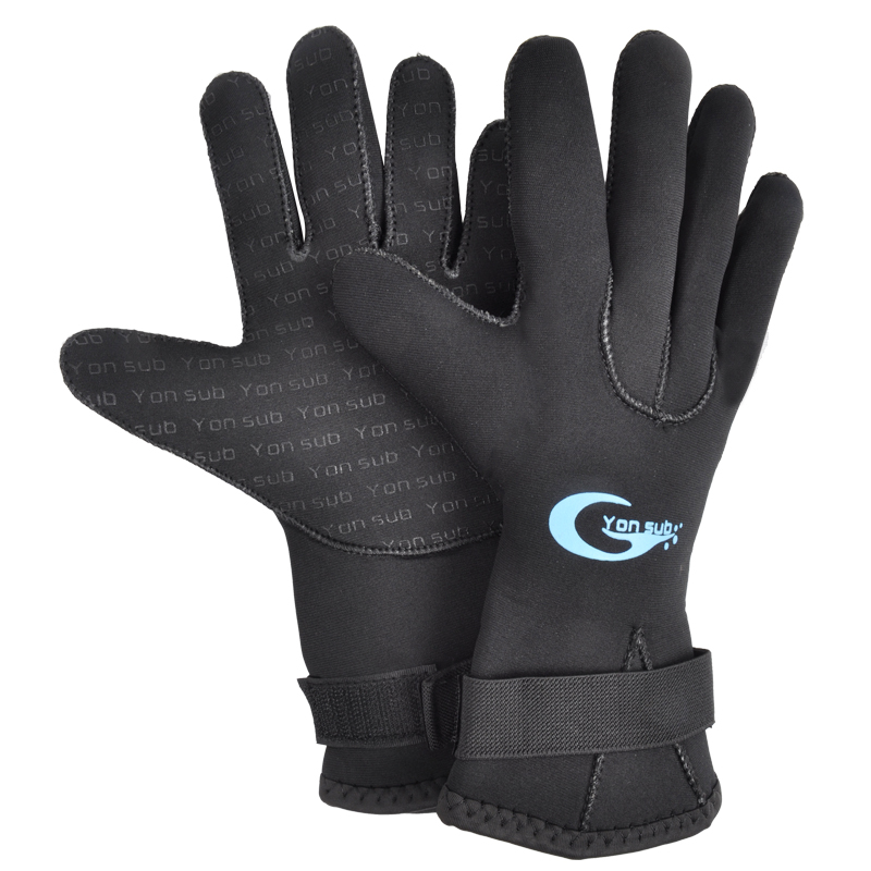 swimming gloves and socks