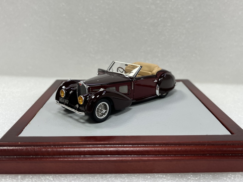 Chromes Brand 1/43 Bugatti T57Sc 1937 Vintage Car Bugatti Car Model Chromes Brand 1/43 Bugatti T57Sc 1937 Vintage Car Bugatti Car Model