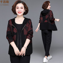 Middle aged and elderly women Spring and Autumn short coat 40 years old 50 long sleeve hooded top Mother 2020 new autumn trench coat