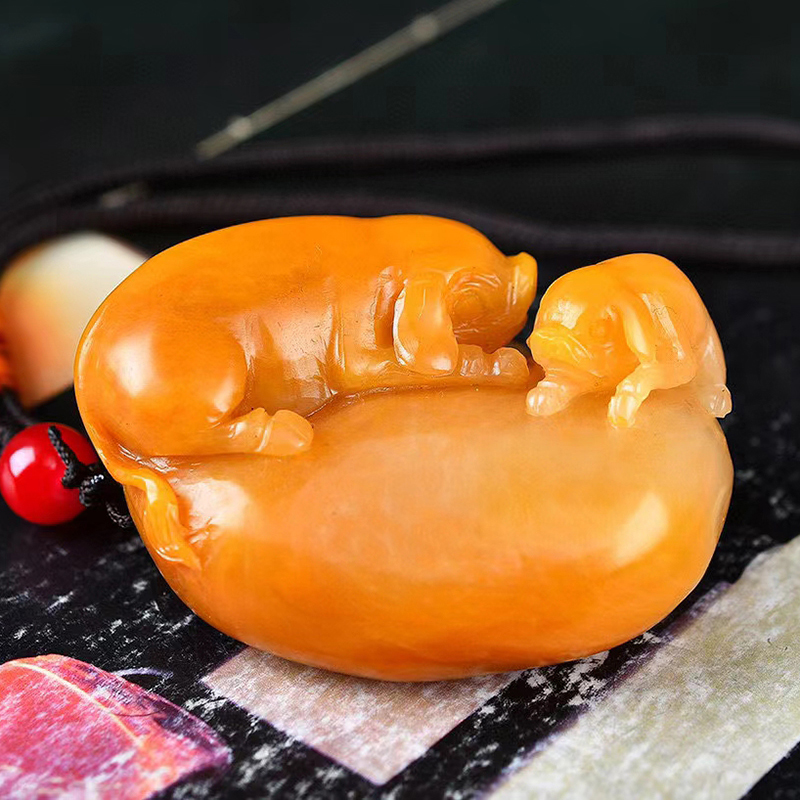 Fujian Shoushan Stone Fields Huangshifu Pig Handlebar Pieces Handcrafted Engraving to Play Hanging Pendant to Play Car Pendant Craft Gift Pendulum collection