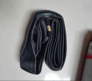 700x38 inner tube