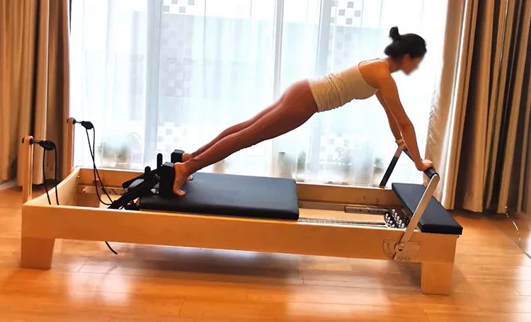 Темно-серая Pilates: базовый тренинг на кровати Reformer скользящая плоская платформа, крупное оборудование для тренировки Pilates, машина для формирования тела