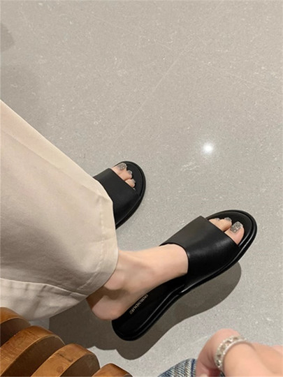 Cowhide version ~ Minimalist and comfortable retro flip flops for women in summer new versatile beach flat sandals