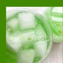 Kiwi Coconut Fruit Muddy jelly can knead and knock off the puree with a pinch of crushed fruit