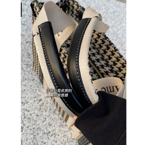 Демисезонная портативная вместительная и большая сумка через плечо