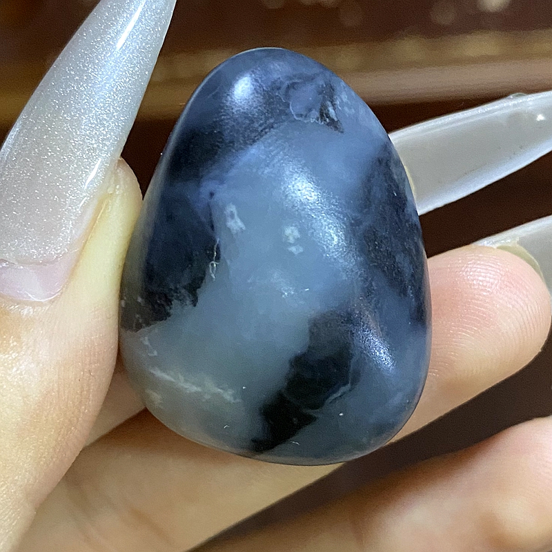 黒白分明！とっても可愛い和田玉の大きめ猫★籽料青花 黒白分明！とっても可愛い和田玉の大きめ猫☆籽料青花 猫の置物