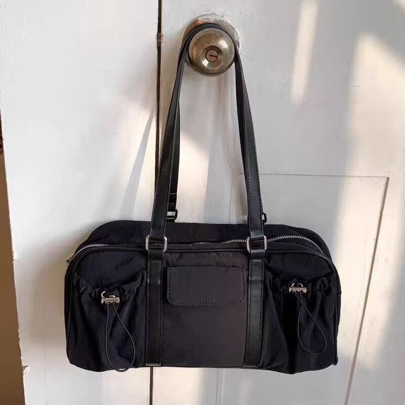 Niche Designer Shoulder Bag, Summer Sweet and Cool Street Style, Korean Functional Style Underarm Bag, Silver Reflective Boston Bag Niche Designer Shoulder Bag, Summer Sweet and Cool Street Style, Korean Functional Style Underarm Bag, Silver Reflective Boston Bag