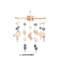 Синяя игрушка на кроватку