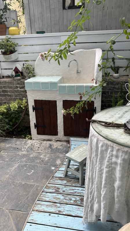 Indoor and Outdoor Vintage Distressed Solid Wood Garden Door Photography Background Door Wooden Door Washbasin Cabinet Door