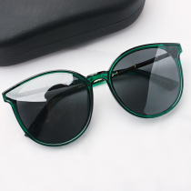 2022 new sunglasses female Korean version of the wave green frame sunglasses Summer anti-ultraviolet net red ins with a small display of light