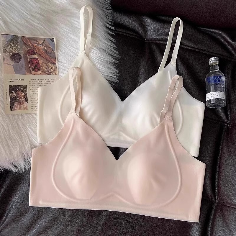 Victoria Minoolin Seamless Comfortable Latex Bra for Large Busts, Minimizing Effect, Wireless, Side Support Bra