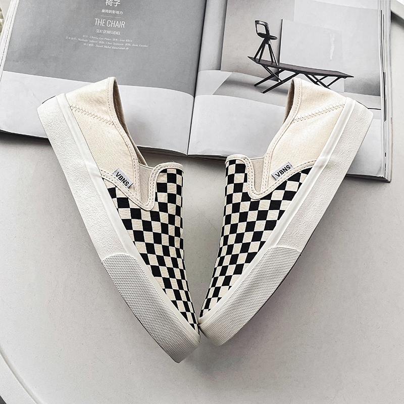 Black and white checkerboard plaid slip-on shoes couple canvas shoes men's breathable autumn skateboard shoes youth thin lazy shoes