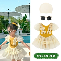 Купальник, плавательная шапочка, солнцезащитные очки