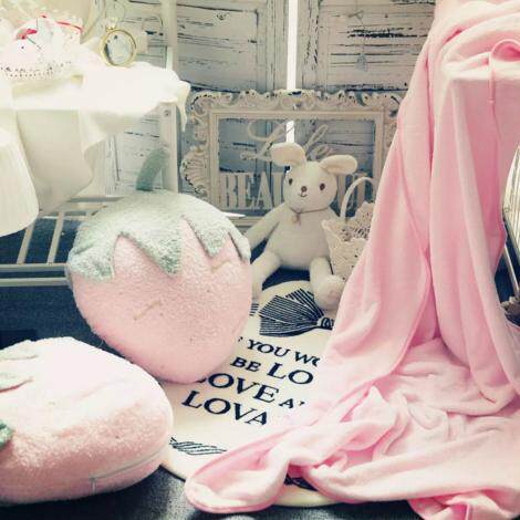 Sweet and soft cotton with lovely strawberries large size Pillow Close To Pillow Multipurpose Air Conditioning Blanket Blankets Afternoon Nap Blankets