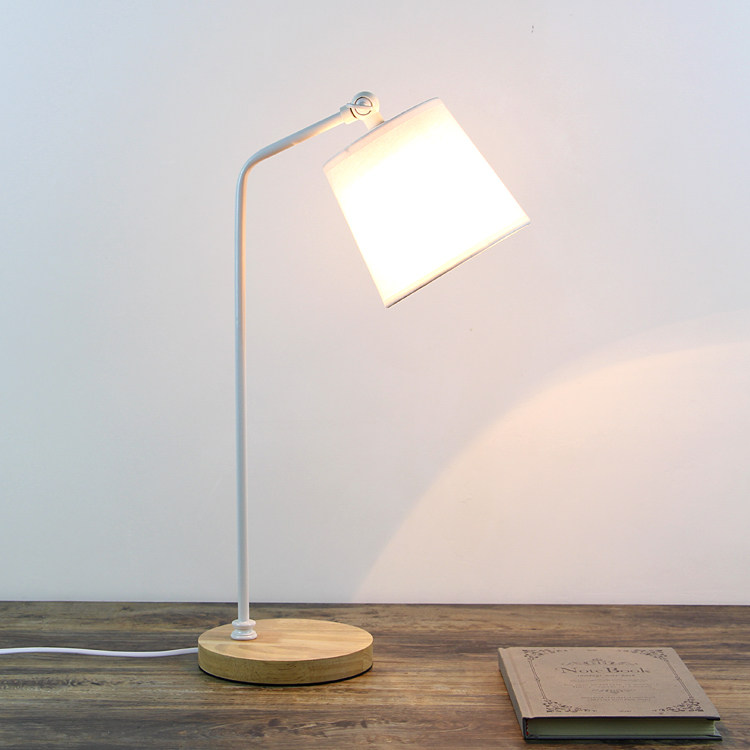 European bedroom decoration Wedding room warm personality small table lamp Creative modern dimmable LED energy-saving bed lamp