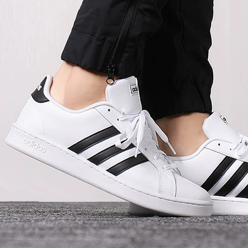 Adidas, осенние низкие кроссовки, повседневная обувь, сезон осень 2021, тренд сезона