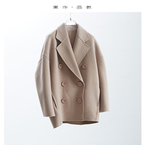 There are also more than a dozen imported fabrics made of short small woolen coats for export in autumn and winter.