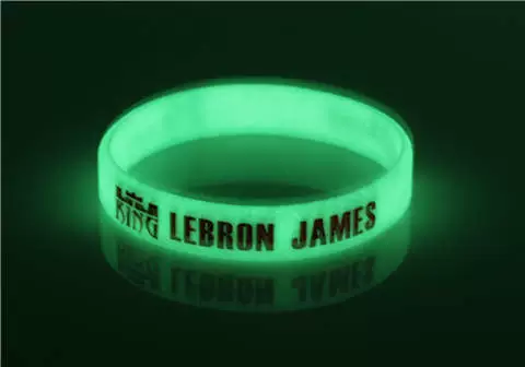 Vòng đeo tay thể thao dạ quang LeBron James với bàn tay huỳnh quang với người hâm mộ bóng rổ lưu niệm 	lưới bóng rổ rẻ