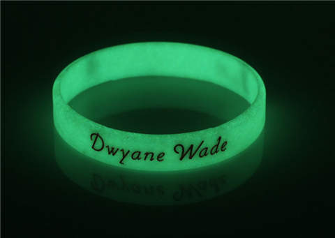 Vòng đeo tay thể thao dạ quang Dwyane Wade với bàn tay huỳnh quang với người hâm mộ bóng rổ lưu niệm 	quả bóng rổ crossway