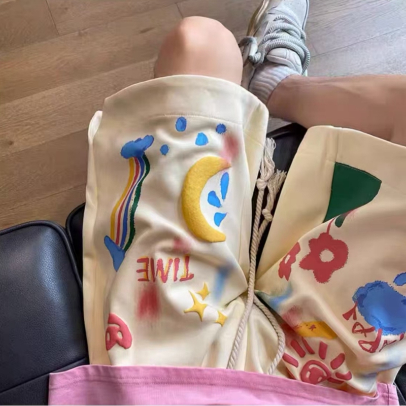 Summer Dopamine Graffiti Shorts for Men and Women, Plus Size 1.0-150kg for Chubby Girls, Slimming, Body-Covering, Sporty Wide-Leg Knee-Length Shorts Summer Dopamine Graffiti Shorts for Men and Women, Plus Size 1.0-150kg for Chubby Girls, Slimming, Body-Covering, Sporty Wide-Leg Knee-Length Shorts