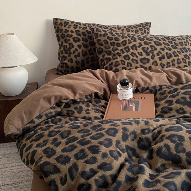 Retro Style Leopard Print Jacquard Four-Piece Set 100% Cotton Pure Cotton Class a High-End Quilt Cover Bed Sheet Bedding for Sleeping Naked Retro Style Leopard Print Jacquard Four-Piece Set 100% Cotton Pure Cotton Class a High-End Quilt Cover Bed Sheet Bedding for Sleeping Naked