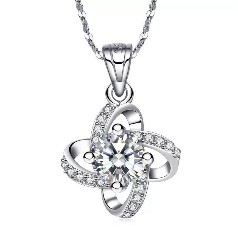 2021 new female S925 pure silver necklace with light and small crowdsourced wind lock bone chain brief inlaid with four-leafy grass pendant