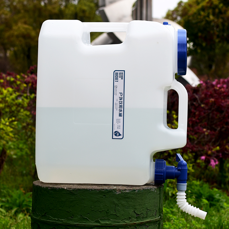 Outdoor bucket truck with pure drinking bucket mineral bucket with lid household handheld storage tank PE self-driving tour