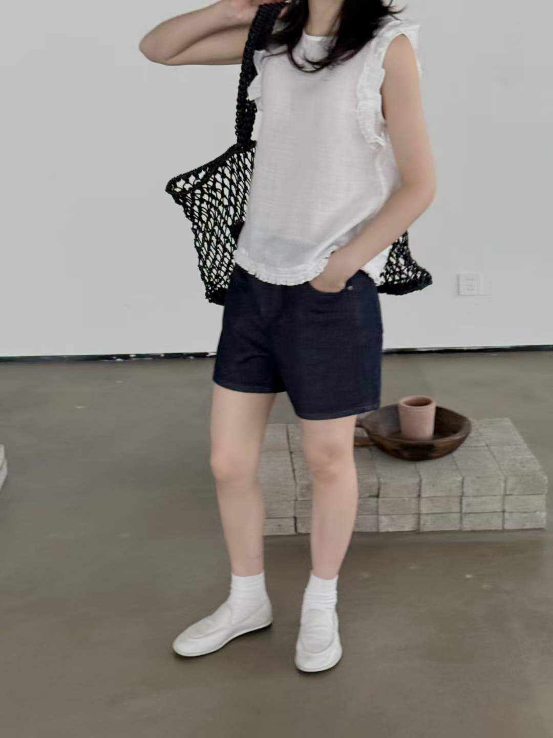 探寻夏日清凉密码：60支纯苎麻薄款面料的时尚秘密