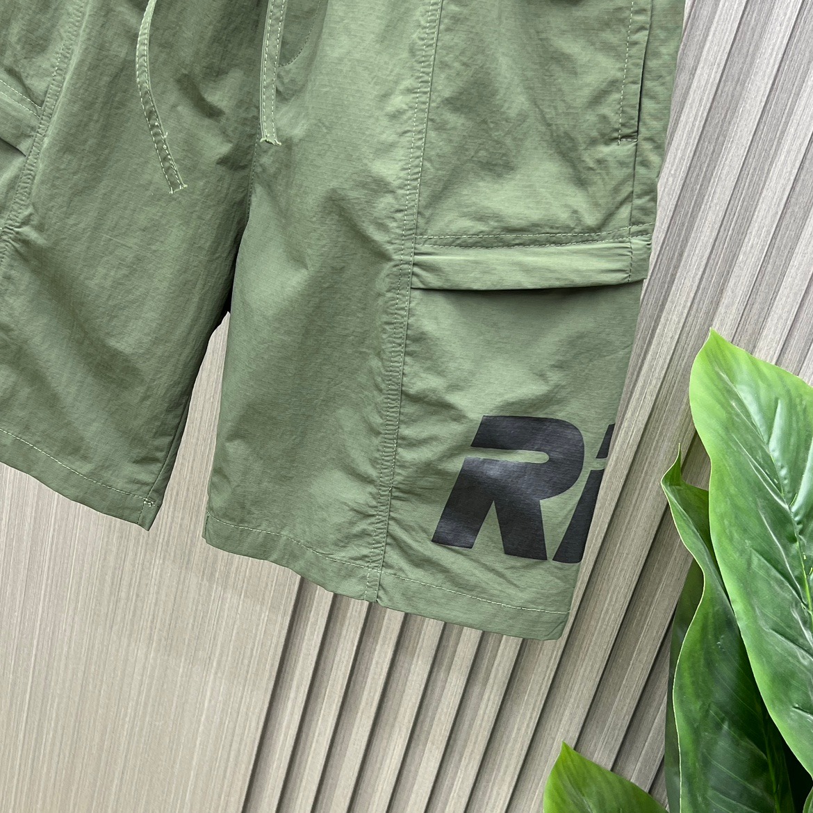 2023 Summer Work Shorts for Men's Korean Loose Middle Pants Fashion Letter Printed Large Pocket Casual Capris_voghion.com