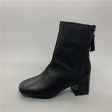 Черные модные осенние короткие сапоги с молнией, из натуральной кожи, визуально стройнят, сезон осень 2020, в корейском стиле, круглый носок, средний каблук, молния сзади
