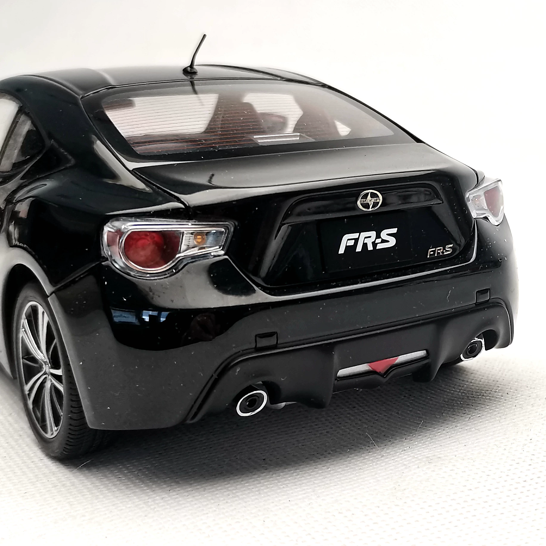 Т toyota, модель автомобиля, масштаб 1:18, подарок на день рождения